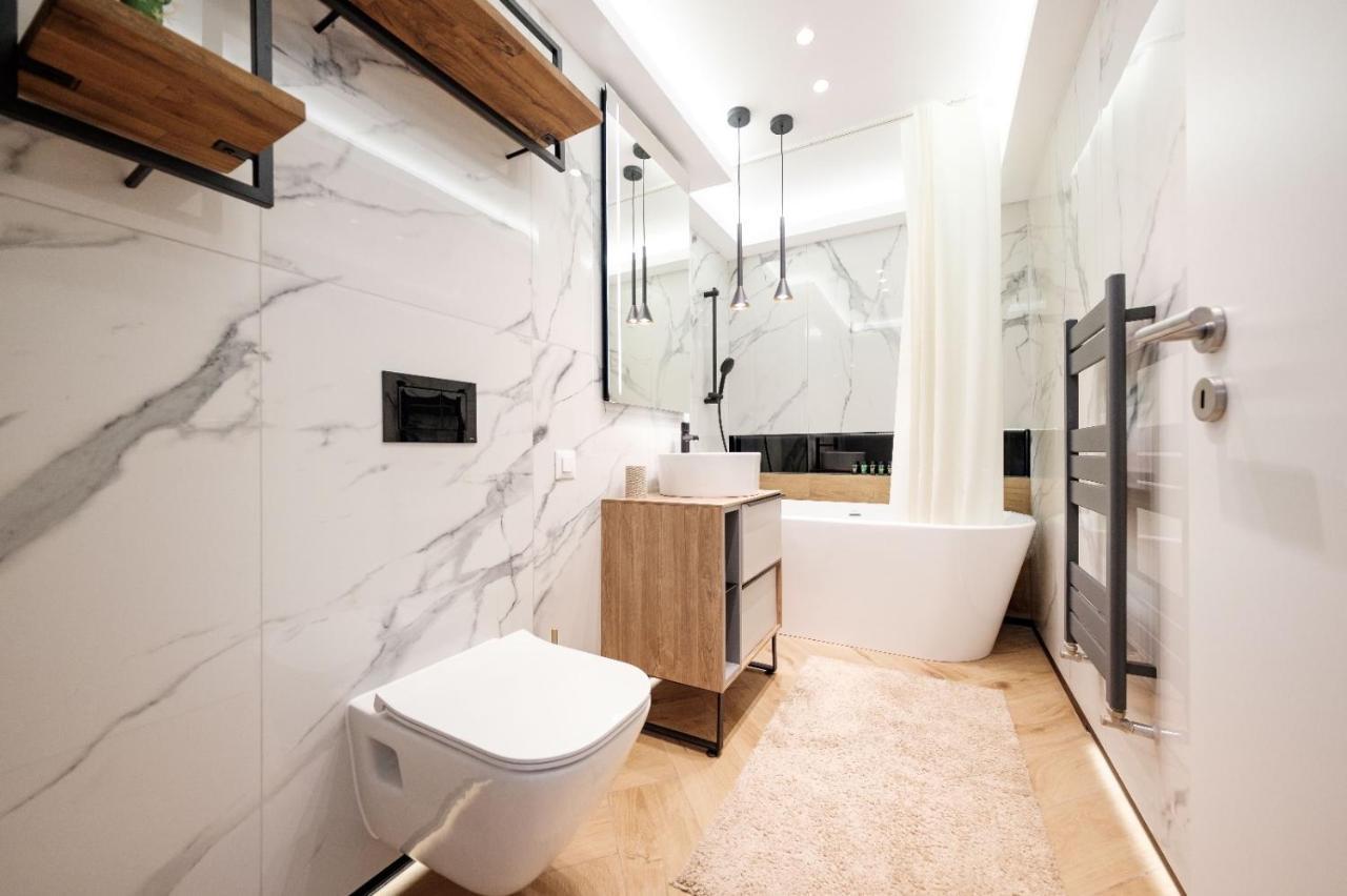 Brand New Luxury Apartment In The Heart Of Braszów Zewnętrze zdjęcie