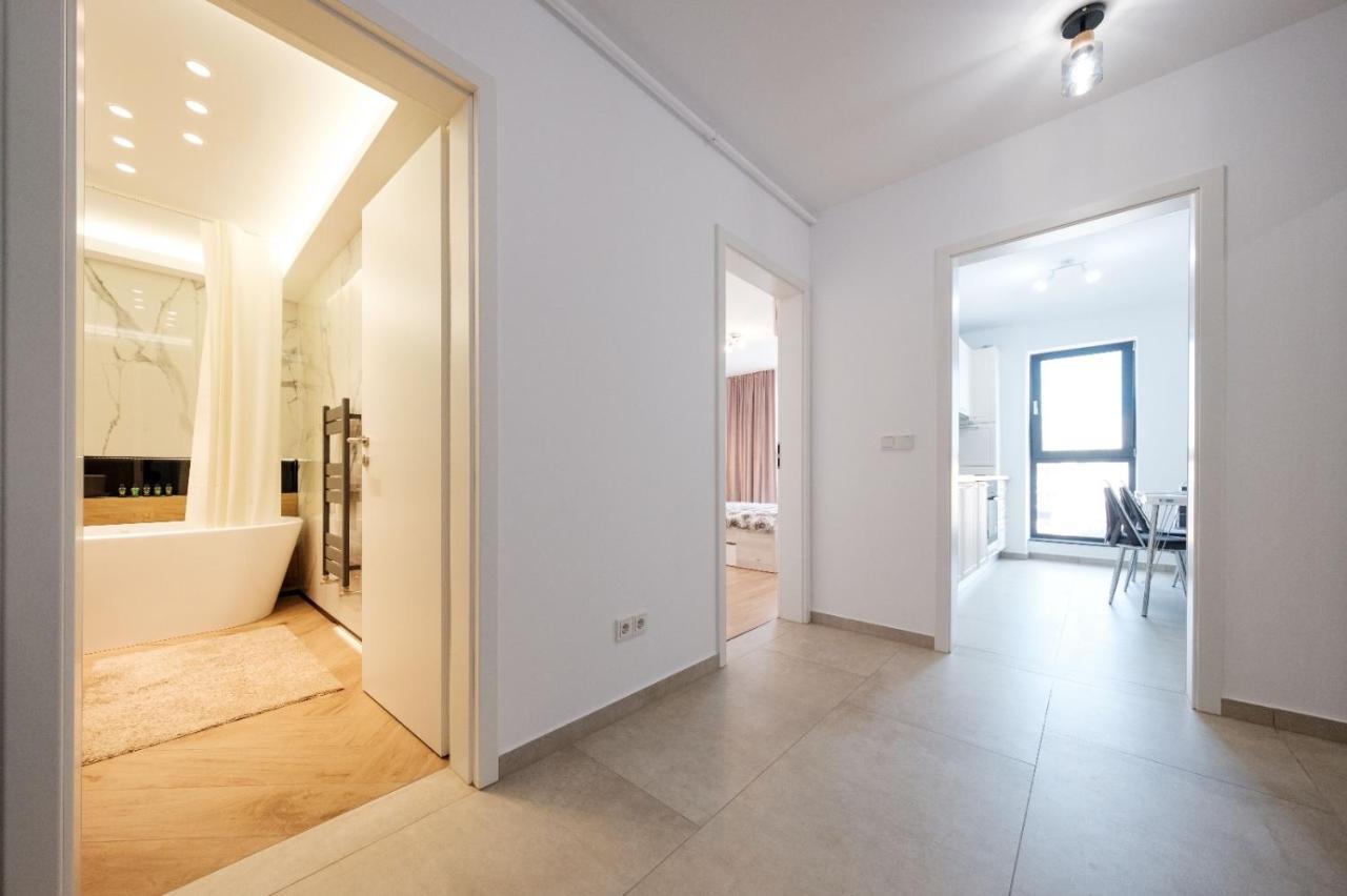 Brand New Luxury Apartment In The Heart Of Braszów Zewnętrze zdjęcie