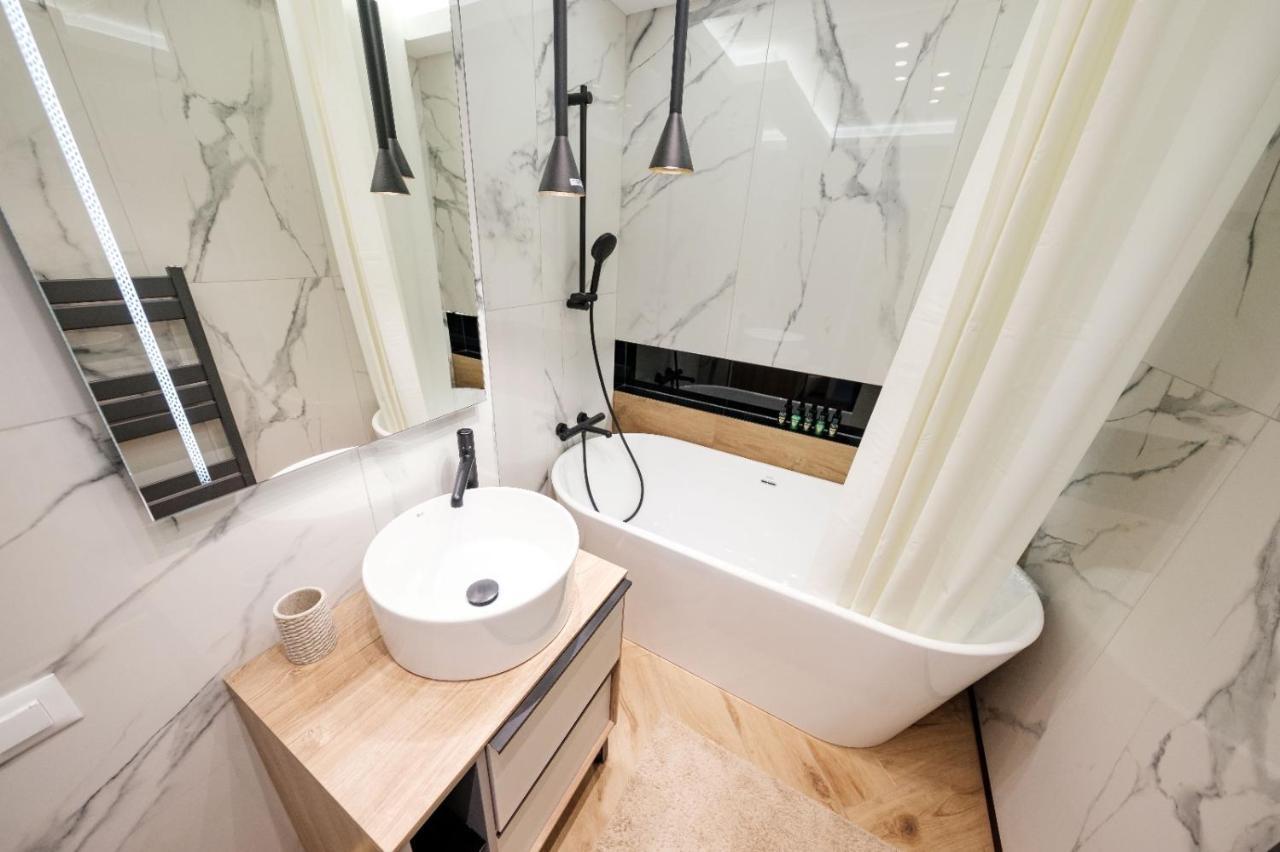 Brand New Luxury Apartment In The Heart Of Braszów Zewnętrze zdjęcie