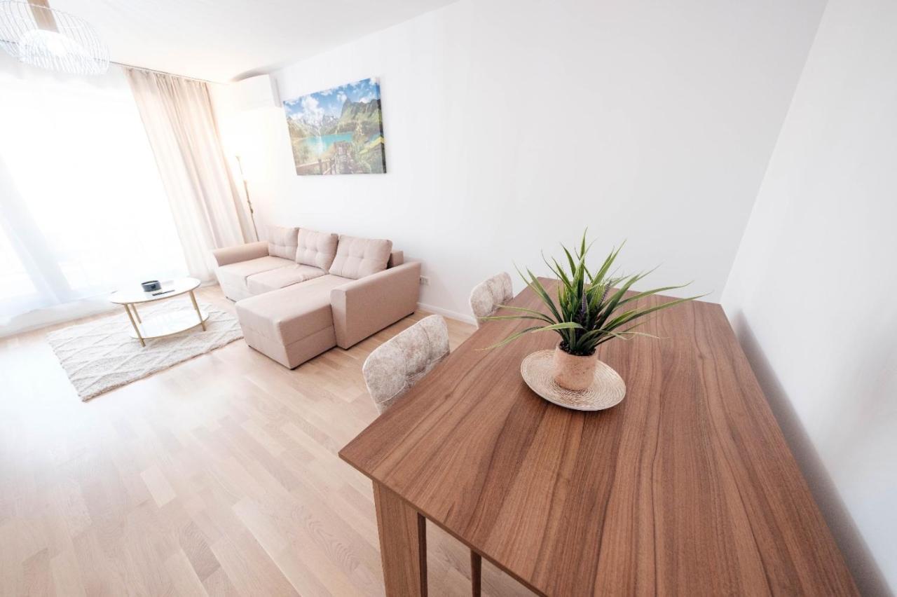 Brand New Luxury Apartment In The Heart Of Braszów Zewnętrze zdjęcie