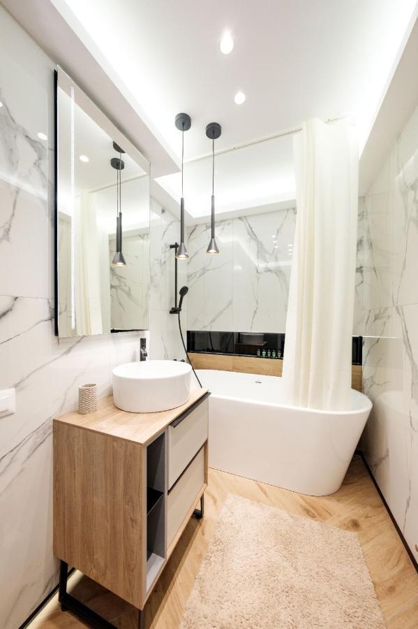 Brand New Luxury Apartment In The Heart Of Braszów Zewnętrze zdjęcie