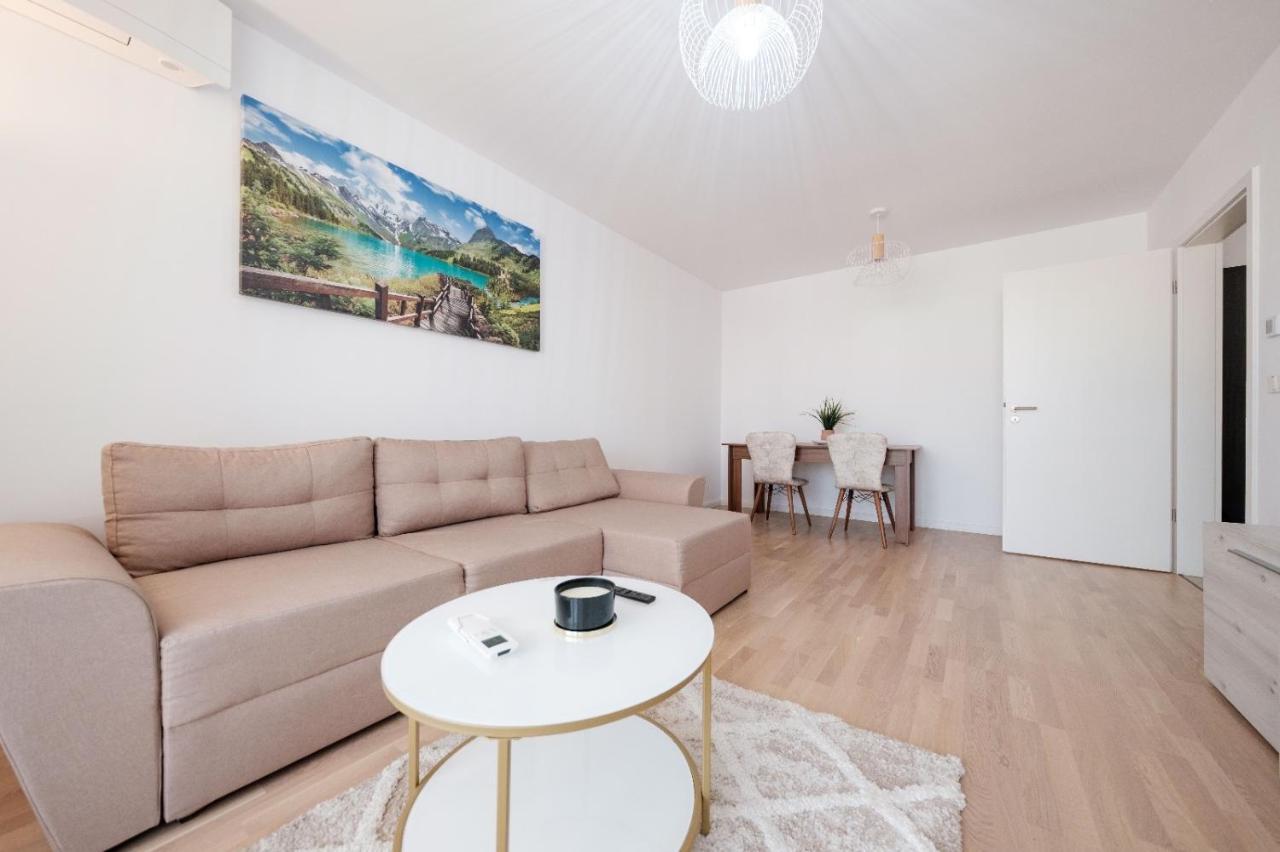 Brand New Luxury Apartment In The Heart Of Braszów Zewnętrze zdjęcie